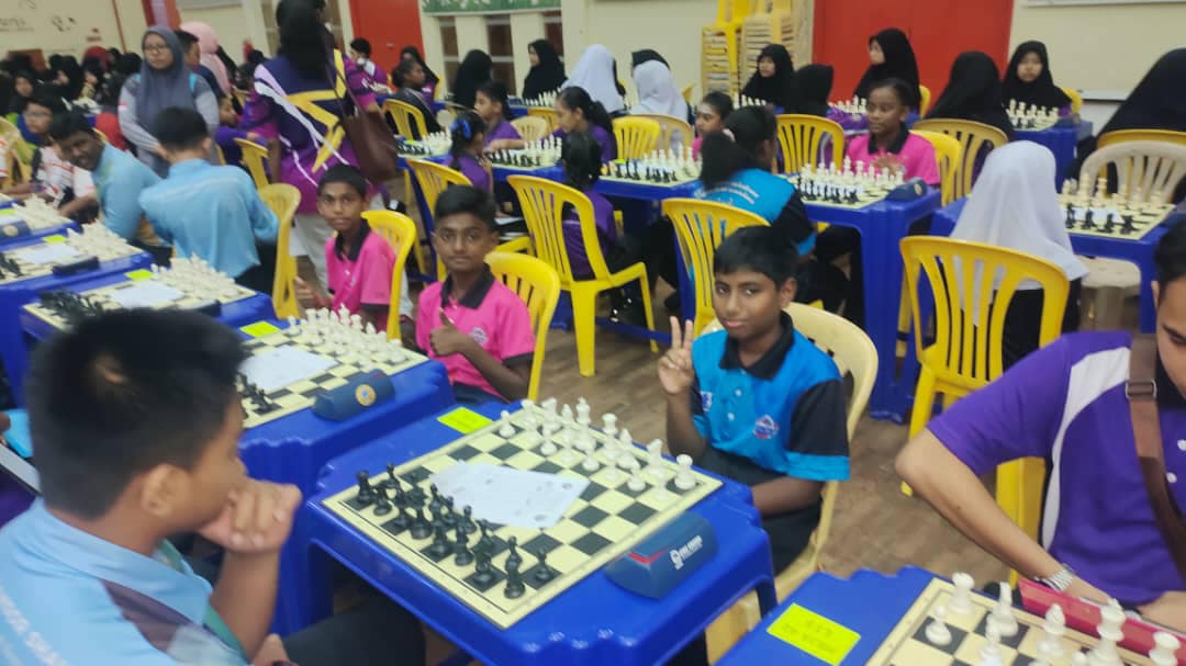 Chess tournament photo 4